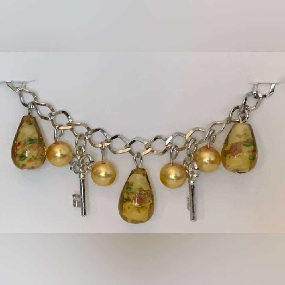 NWOT, Charm Bracelet, Unknown Artist, Glass Floral Beads w/ Keys and Faux Pearl - Picture 1 of 9